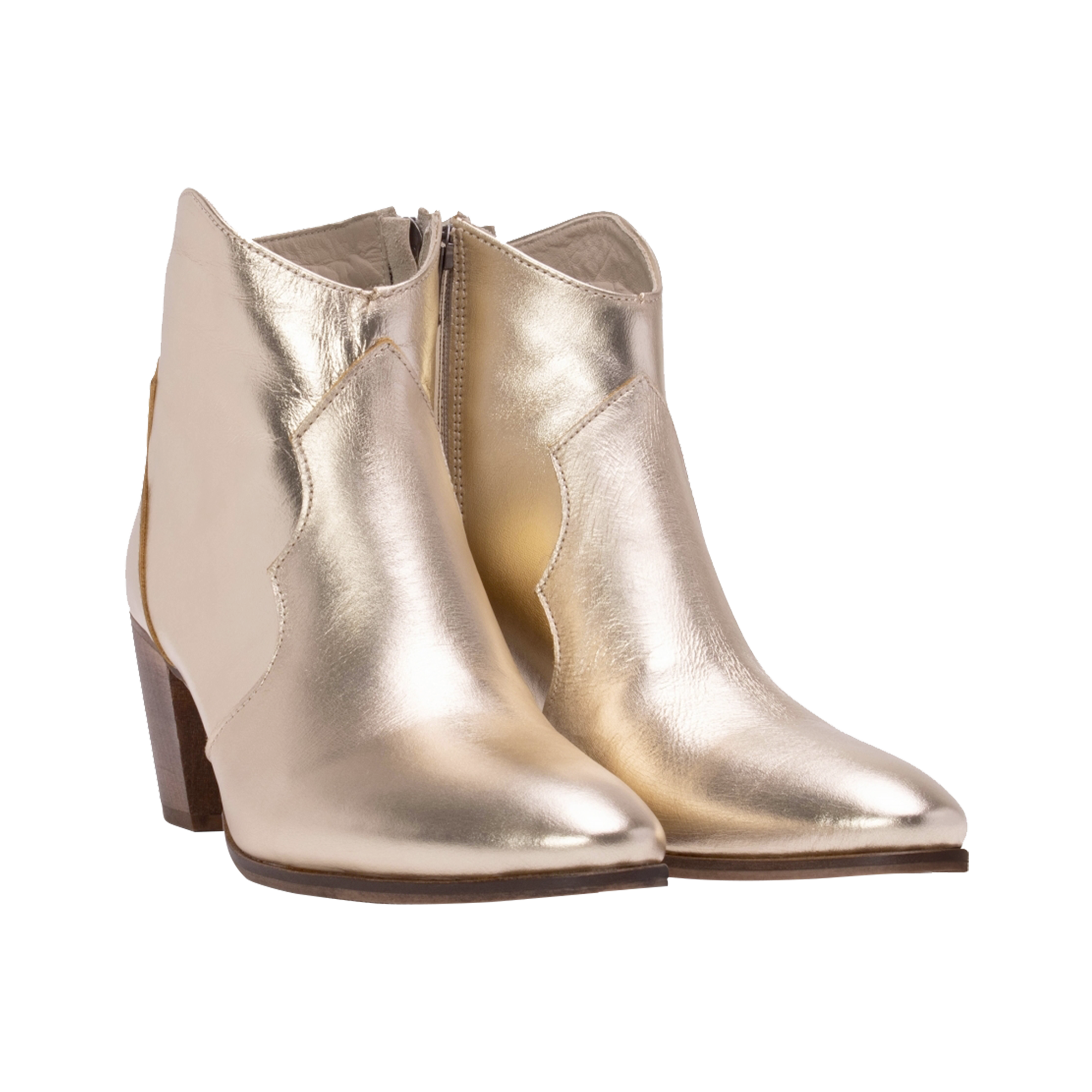 Shoes by Daniel Footwear